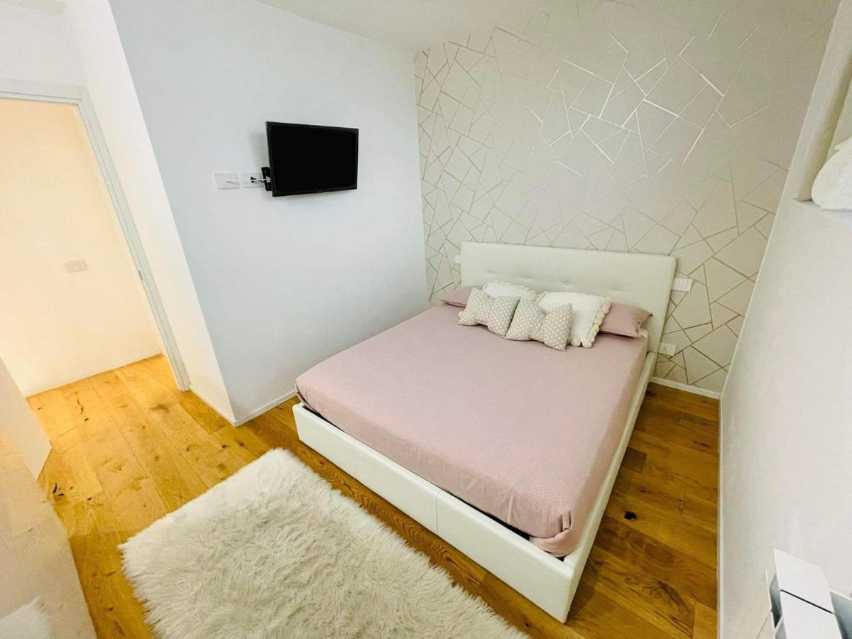 LED HOUSE CADORE - Bilocale zona Milano centro Exterior foto